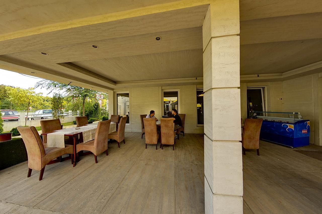 Vila Etna Hotel Ugrinovci  ภายนอก รูปภาพ
